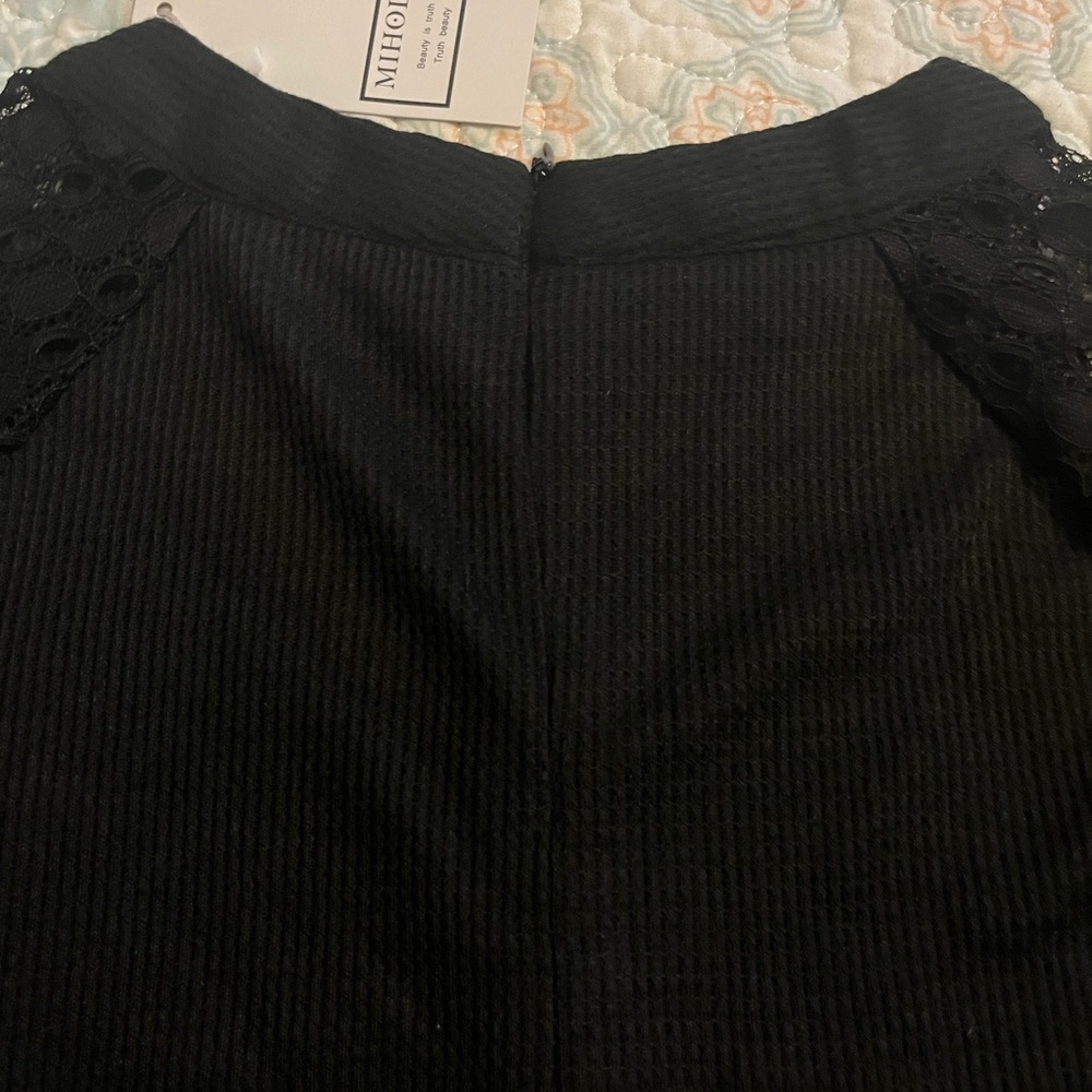 Women's Black Lace-Sleeve Knit Pullover Top - Picture 6 of 6